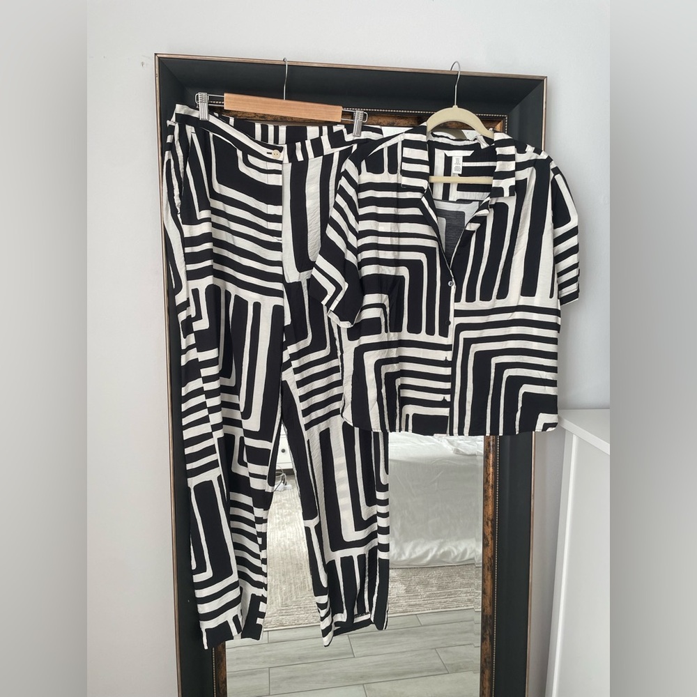 H&M Black & White Abstract Patterned Set - Picture 2 of 7